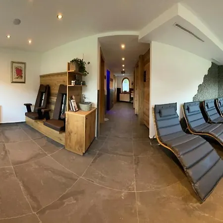 玫瑰园餐厅酒店 3* 齐勒河谷采尔