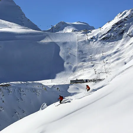 玫瑰园餐厅酒店 3* 齐勒河谷采尔