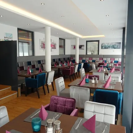 玫瑰园餐厅酒店 3* 齐勒河谷采尔